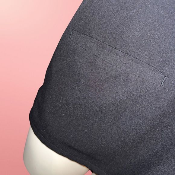 Figs Black Technical Scrubs Three-Pocket Top Size Large - Picture 2 of 6